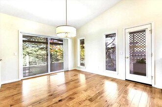 18527 Jayhawk Dr in Penn Valley, CA - Foto de edificio - Building Photo