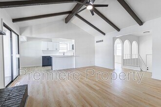 705 NW Buckingham Pl in Blue Springs, MO - Building Photo - Building Photo