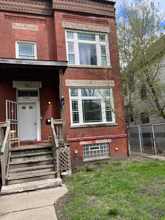 7115 S Emerald Ave in Chicago, IL - Building Photo