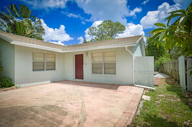 2346 Caroma Ln in West Palm Beach, FL - Building Photo - Building Photo