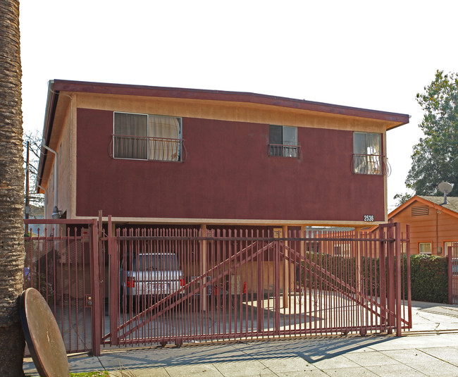 2536 S Genesee Ave in Los Angeles, CA - Building Photo - Building Photo