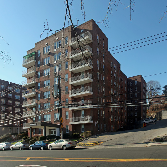 345 Bronx River Rd in Yonkers, NY - Foto de edificio - Building Photo