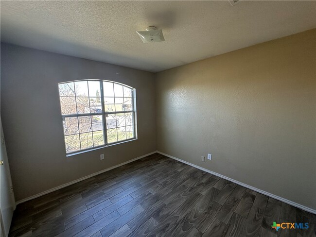 property at 3606 Lakecrest Dr