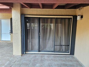 311 W Park Dr in Miami, FL - Building Photo - Building Photo