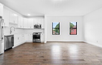 206-208 Main St in Beacon, NY - Building Photo - Building Photo