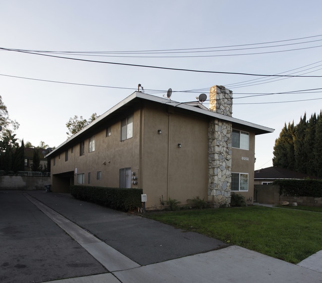 8052 Whitaker St in Buena Park, CA - Foto de edificio - Building Photo