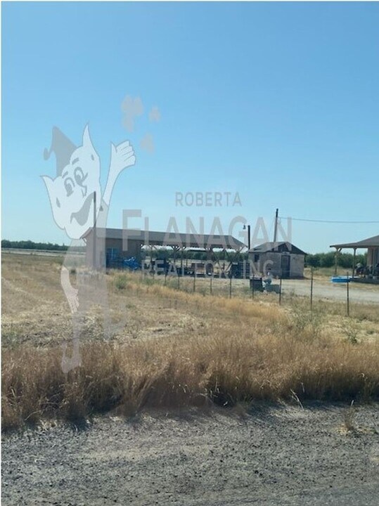 19676 Rd 9 in Chowchilla, CA - Building Photo