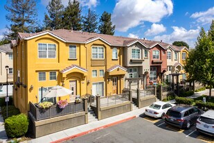 Lunare Townhomes in Fremont, CA - Building Photo