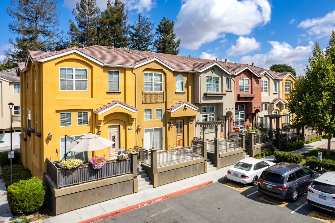 Lunare Townhomes in Fremont, CA - Building Photo