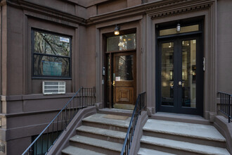 165 W 95th St in New York, NY - Foto de edificio - Building Photo