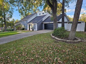 1844 Rollingwood Dr in Huntsville, TX - Building Photo