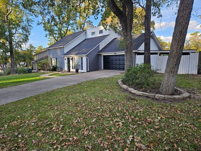 property at 1844 Rollingwood Dr