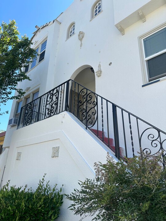 1009 E 22nd St in Oakland, CA - Building Photo