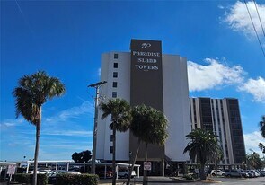 10355 Paradise Blvd in Treasure Island, FL - Building Photo