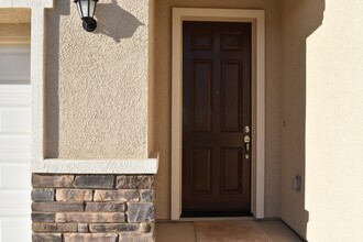 823 Benina Ct in Merced, CA - Foto de edificio - Building Photo