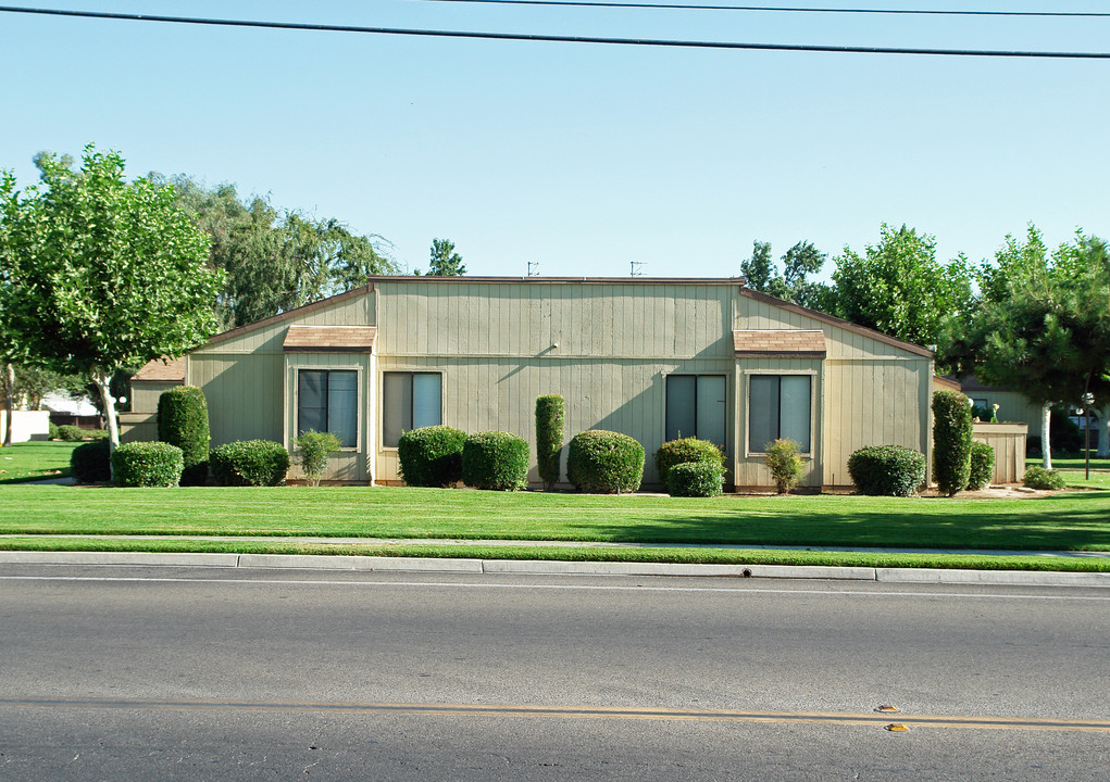 Dakota Meadows in Fresno, CA - Building Photo