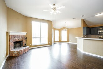 2744 Ensenada Ln in Fort Worth, TX - Building Photo - Building Photo