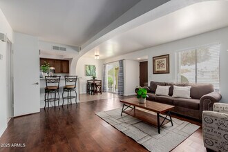 811 E Eugie Ave in Phoenix, AZ - Building Photo - Building Photo