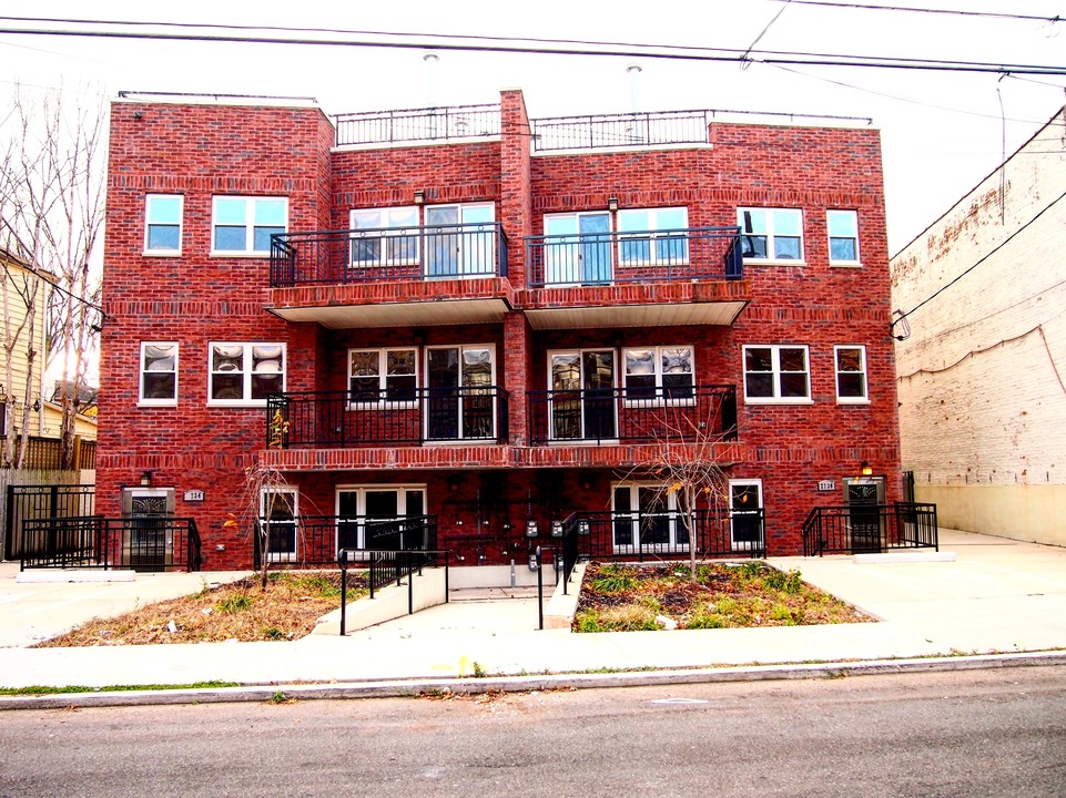 2730-2734 E 23rd St in Brooklyn, NY - Foto de edificio