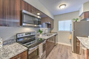 Pearl Cove Apartments in Clearwater, FL - Building Photo