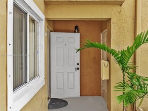7921 NW 6th St in Pembroke Pines, FL - Building Photo - Building Photo