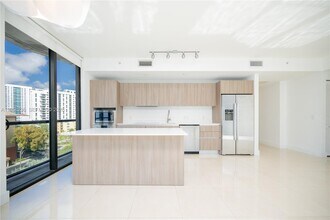 201 SW 17th Rd in Miami, FL - Building Photo - Building Photo