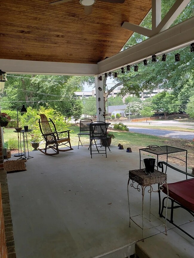 230 Pine Needle Rd in Athens, GA - Foto de edificio - Building Photo