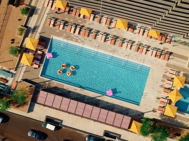 Sol Modern in Phoenix, AZ - Building Photo - Building Photo