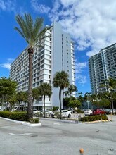 1865 79th Street Cswy, Unit 3K in North Bay Village, FL - Foto de edificio - Building Photo