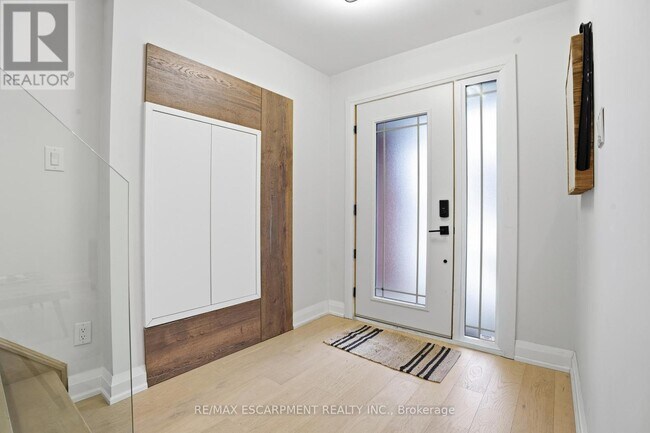 108 Greenshire Dr in Hamilton, ON - Building Photo - Building Photo