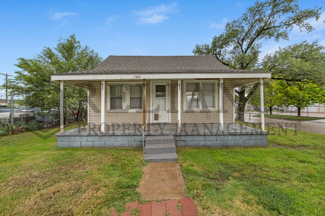 property at 1501 S Walnut St