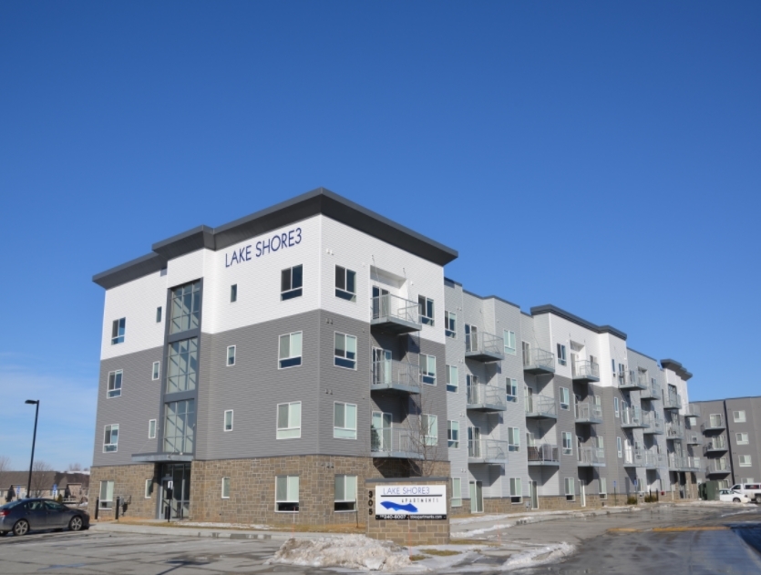 Lake Shore3 Apartments in Ankeny, IA - Building Photo