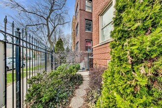 3330 W Hutchinson St in Chicago, IL - Building Photo - Building Photo