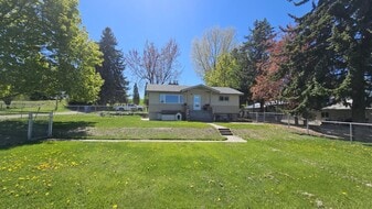 39804 Montana Hwy 35 in Polson, MT - Building Photo