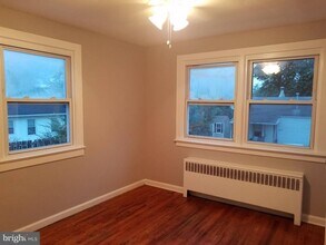 7 E Main St in Wrightstown, NJ - Building Photo - Building Photo