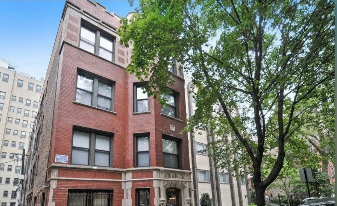 2833 N Cambridge Ave in Chicago, IL - Building Photo