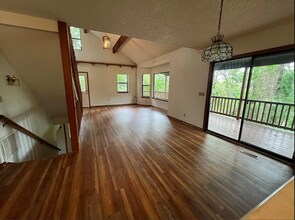 8665 White Oak Dr in Rogers, AR - Building Photo - Building Photo