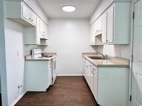 441 SW Thomas St in Burleson, TX - Building Photo - Building Photo