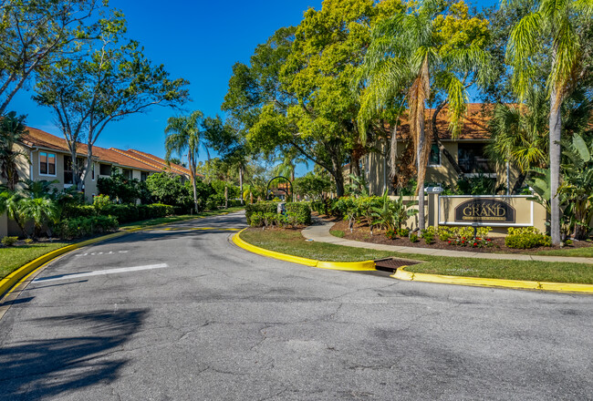 Vintage Grand at Palmer Ranch Apartments in Sarasota, FL - Building Photo - Building Photo