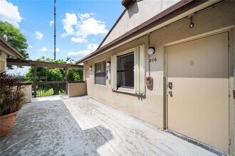 485 NW 210th St in Miami Gardens, FL - Building Photo - Building Photo