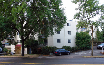 Roosevelt Place Apartments in Seattle, WA - Building Photo - Building Photo