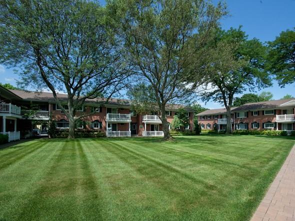 675 Conklin St-Unit -4B in Farmingdale, NY - Building Photo - Building Photo