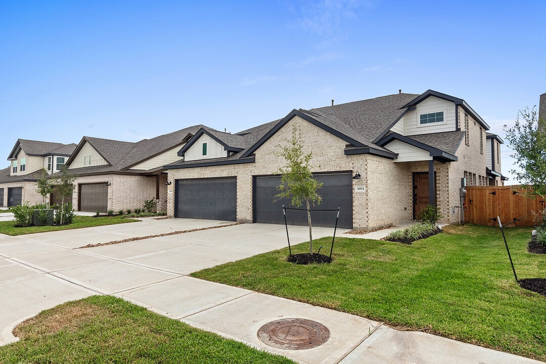 Sundera at River Ranch in Dayton, TX - Building Photo