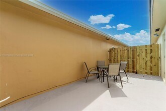 2732 W 72nd Pl-Unit -1 in Hialeah, FL - Building Photo - Building Photo