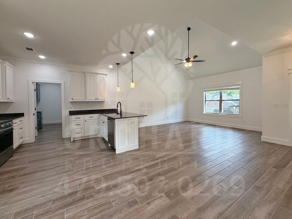 11 Langholm Ln in Bella Vista, AR - Building Photo