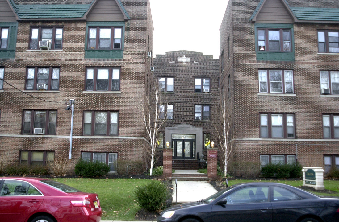 Lincoln Apartments in Nutley, NJ - Building Photo