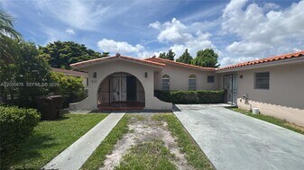 830 W 75th St in Hialeah, FL - Building Photo