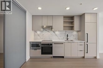 422 E 3rd St in North Vancouver, BC - Building Photo - Building Photo