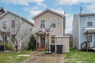 2229 Symmes St in Cincinnati, OH - Building Photo - Building Photo