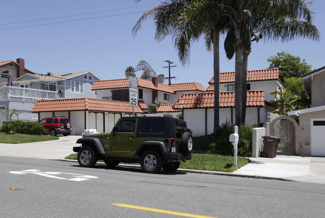 26132-26142 Via California in Capistrano Beach, CA - Foto de edificio - Building Photo